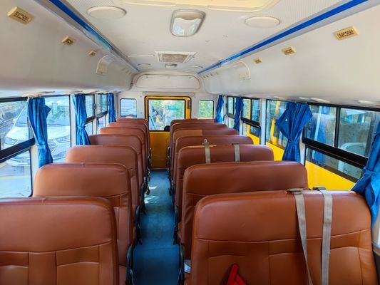 34 kursi YuTong bus sekolah bekas bahan bakar diesel dengan mesin V6