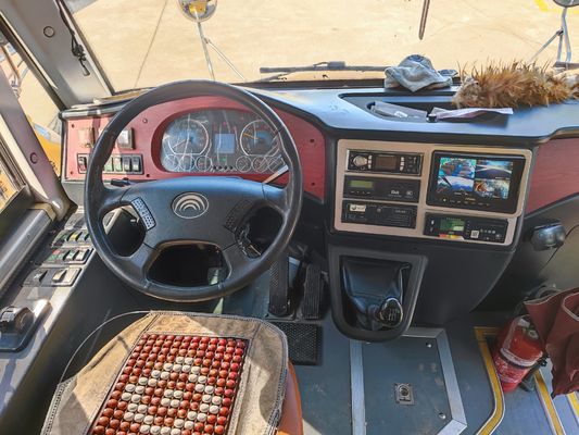 34 kursi YuTong bus sekolah bekas bahan bakar diesel dengan mesin V6