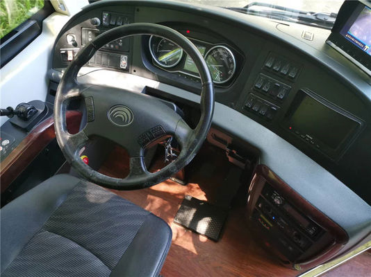 Bus bekas 32 kursi Yutong Mesin diesel, manual Bus wisata bekas
