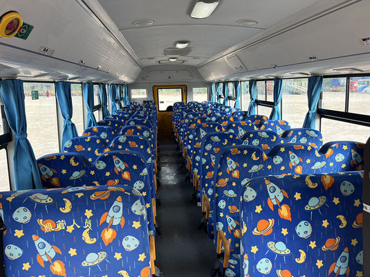 YuTong 52 Kursi Bus Sekolah Digunakan Untuk Mengangkut Siswa