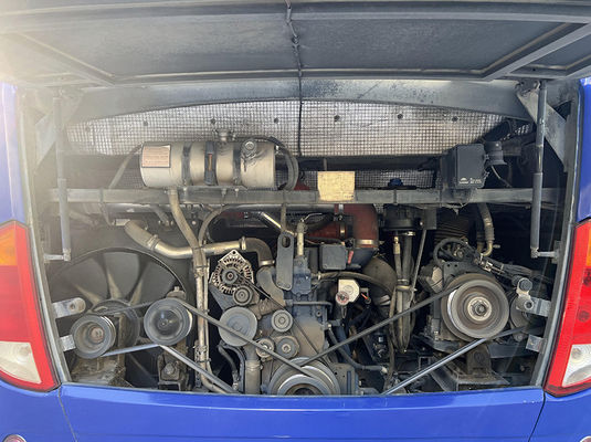 Bus bekas biru 51 kursi standar emisi Euro 4