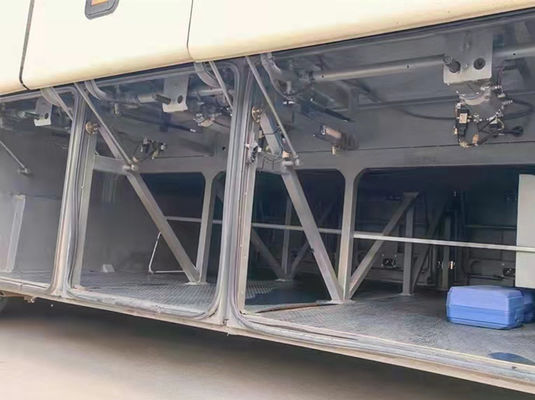 2 Pintu Digunakan Pengemudi Kiri Bus Diesel Bermotor 47 Kursi Bus Penumpang Digunakan