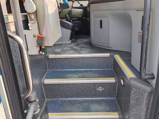 2 Pintu Digunakan Pengemudi Kiri Bus Diesel Bermotor 47 Kursi Bus Penumpang Digunakan
