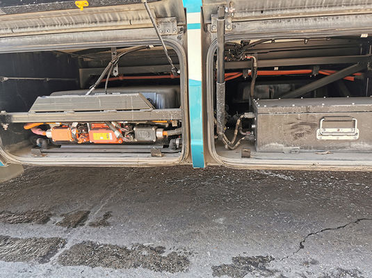 LHD Yutong bus mewah bekas 31 kursi dengan transmisi otomatis