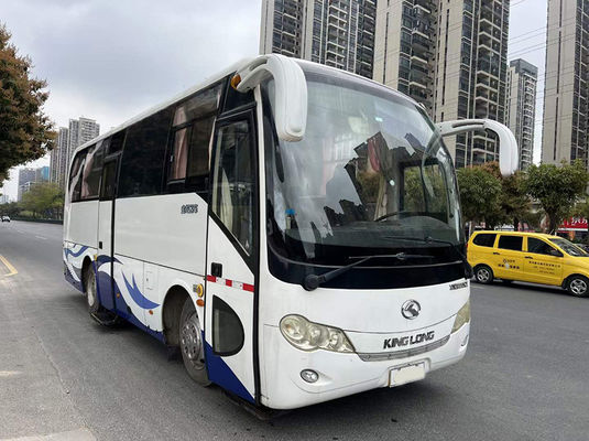 Mobil minibus 4 kursi dengan posisi kemudi LHD