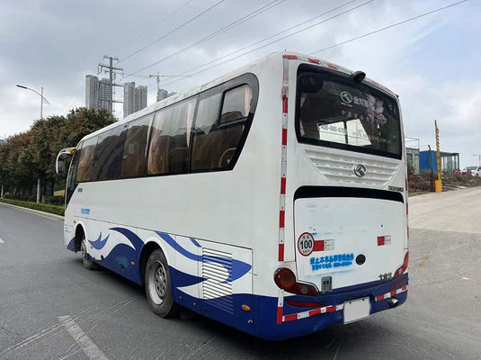 Mobil minibus 4 kursi dengan posisi kemudi LHD