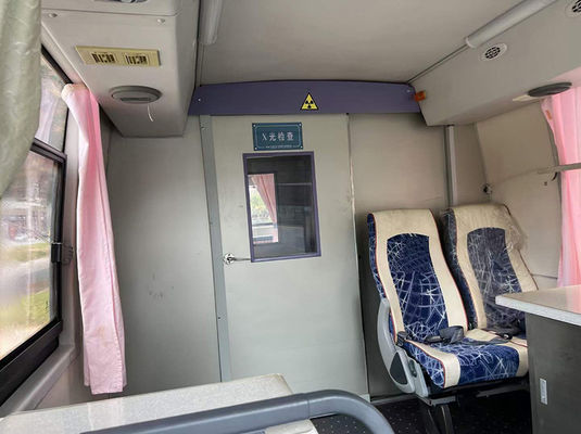 Mobil minibus 4 kursi dengan posisi kemudi LHD