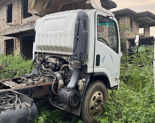 Truk bekas Isuzu ELF 600p Truk kargo 4KH1 Mesin Diesel Dan bodi putih