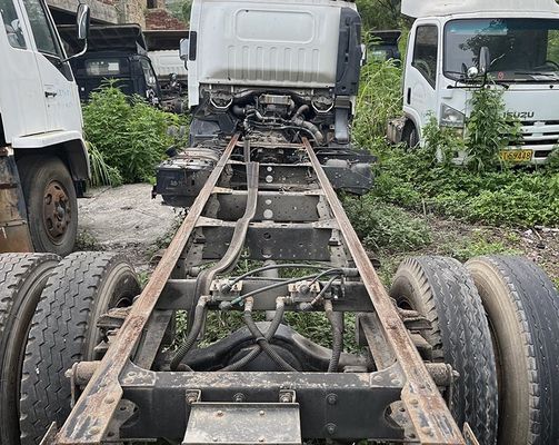 Truk bekas Isuzu ELF 600p Truk kargo 4KH1 Mesin Diesel Dan bodi putih