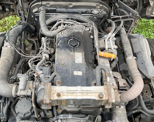 Truk bekas Isuzu ELF 600p Truk kargo 4KH1 Mesin Diesel Dan bodi putih