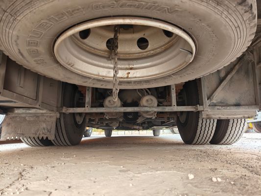 Bus Sekolah Kuning Bekas 56 tempat duduk tahun 2015 dengan Mesin Diesel dan Kecepatan Maksimum 80 km/jam