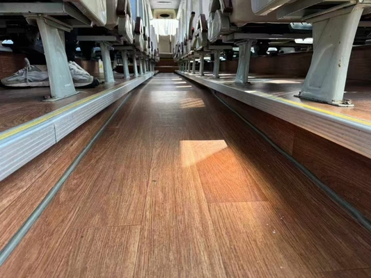 2017 -Made 46-seat second-hand Diesel King Long Tourist Bus dengan AC LHD Posisi kemudi 243 kw Daya mesin